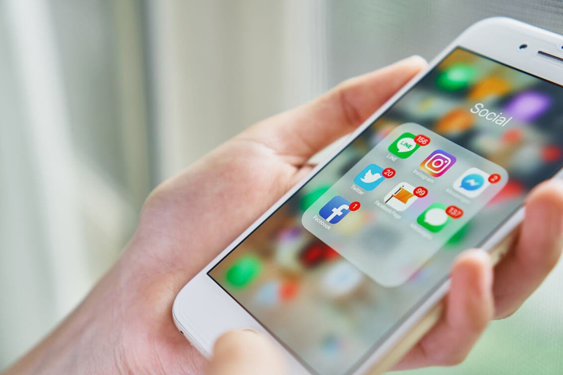 アプリを操作するイメージ